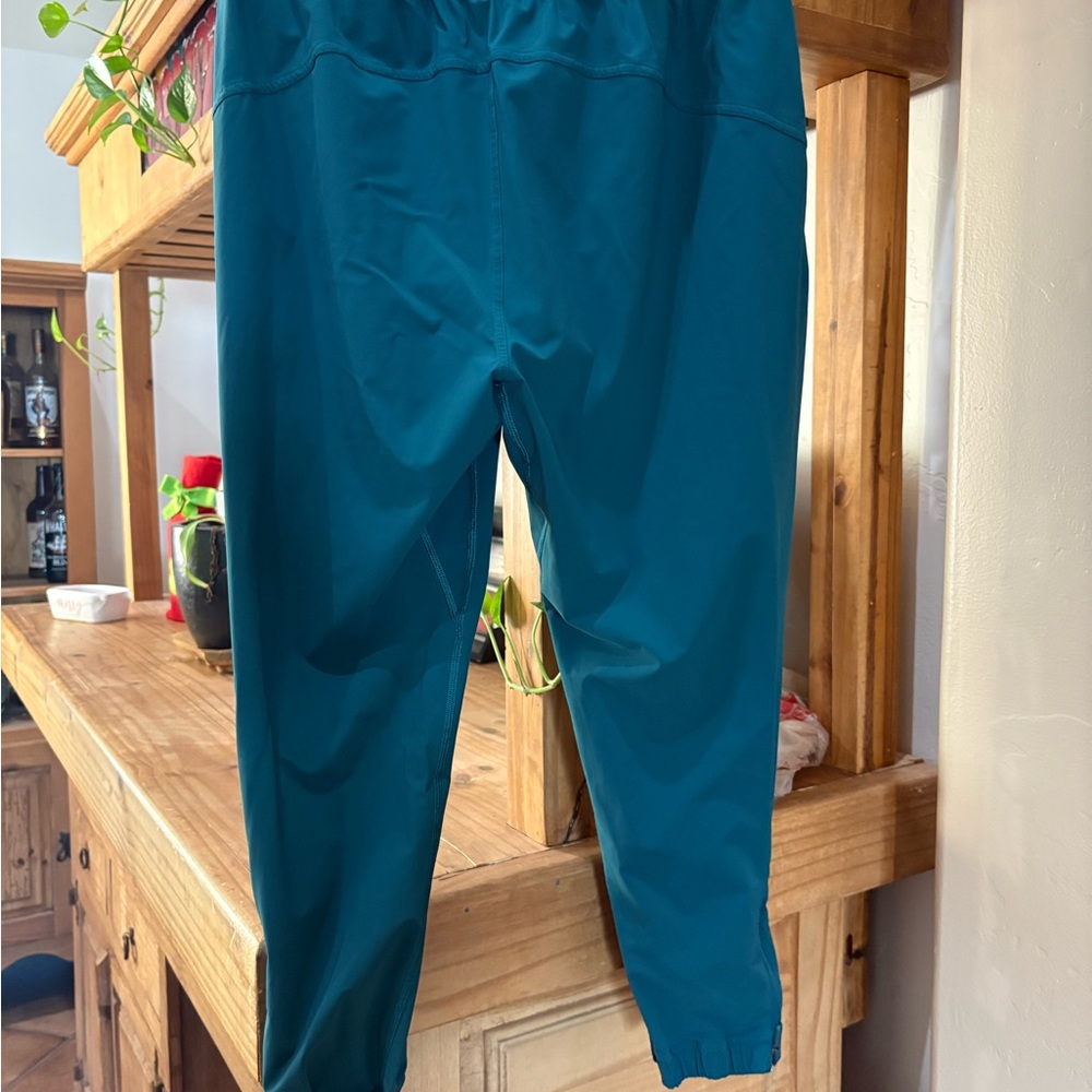 Lululemon adapted state storm teal Capris - Picture 7 of 10